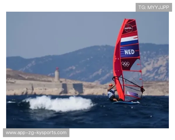 印度尼西亚骑手Nurstdinov Zayan Fatih在“Pink Polo”赛事中参加CSIJB障碍赛，展示出色骑术。