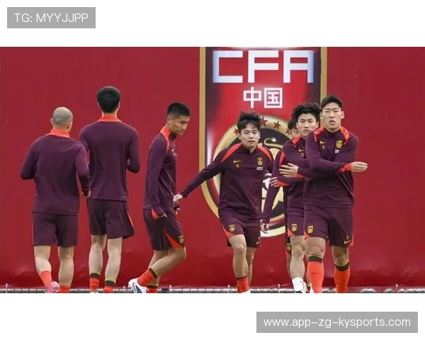 国足边路协作增强，战术宽度更足，国足边锋